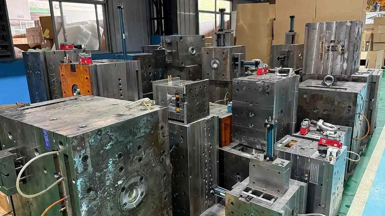 injection molding gate types