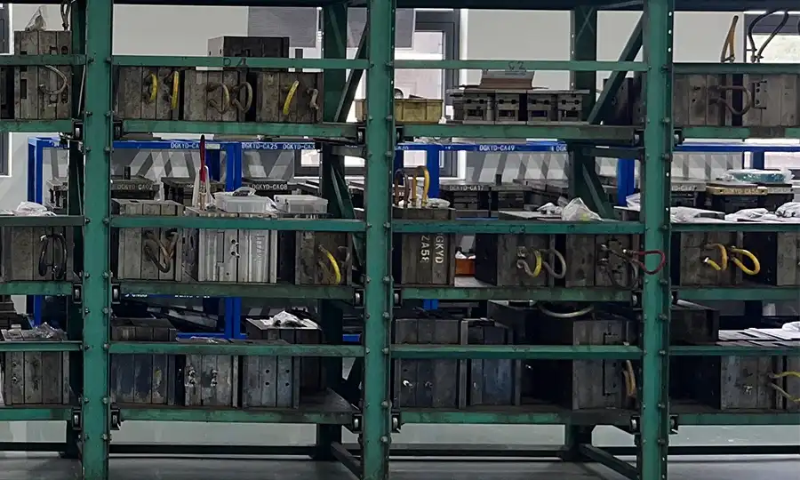 Dimud POM injection molding