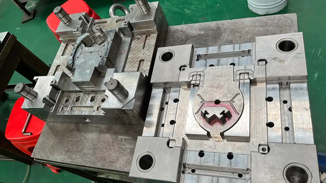injection molding parting line location